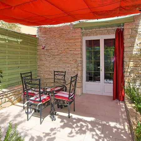 Gorgeous In With Kitchen * Nyons